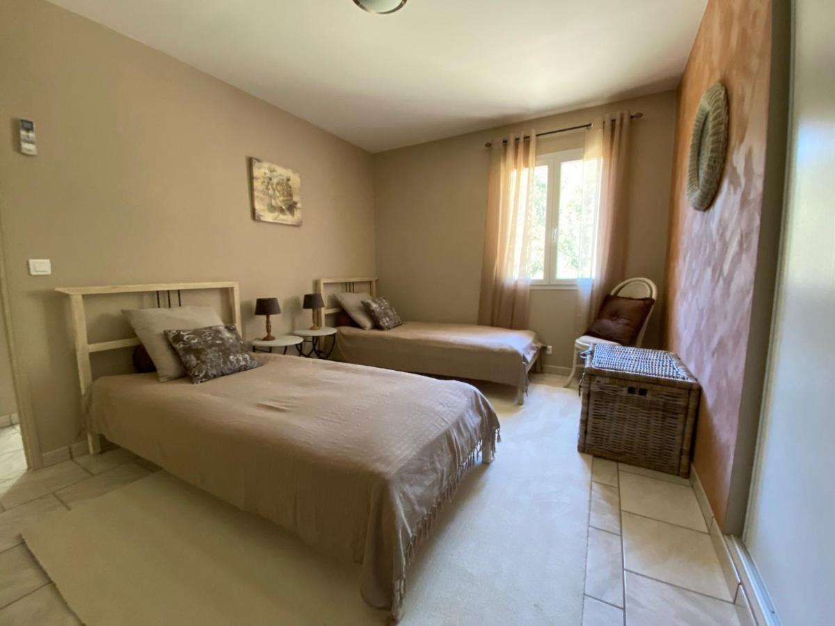 Bed and Breakfast L'Eveil En Provence Entrecasteaux Екстер'єр фото