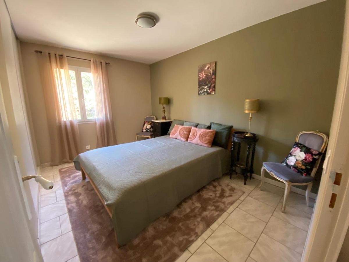 Bed and Breakfast L'Eveil En Provence Entrecasteaux Екстер'єр фото
