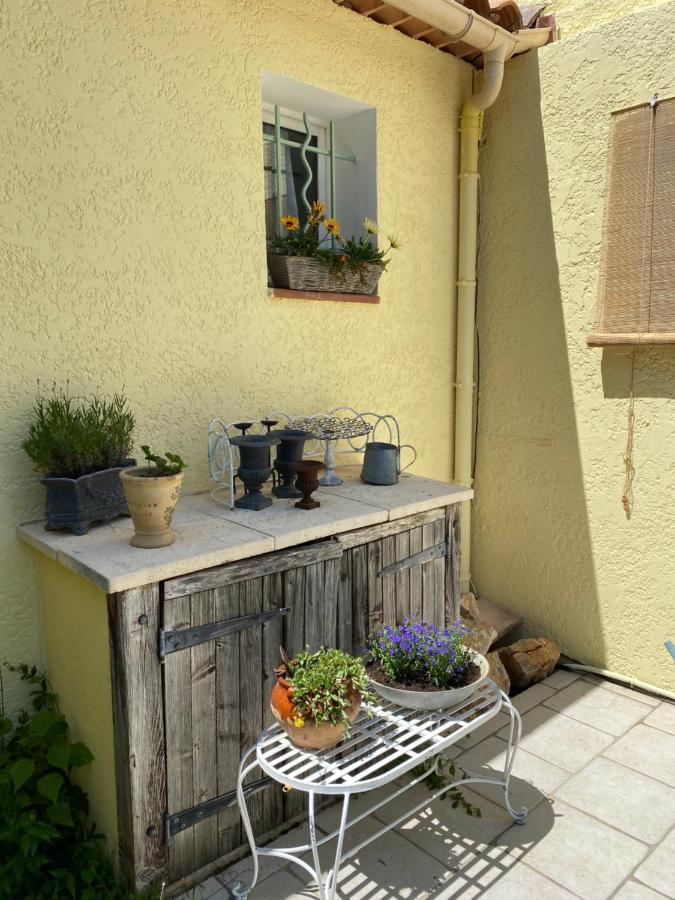 Bed and Breakfast L'Eveil En Provence Entrecasteaux Екстер'єр фото