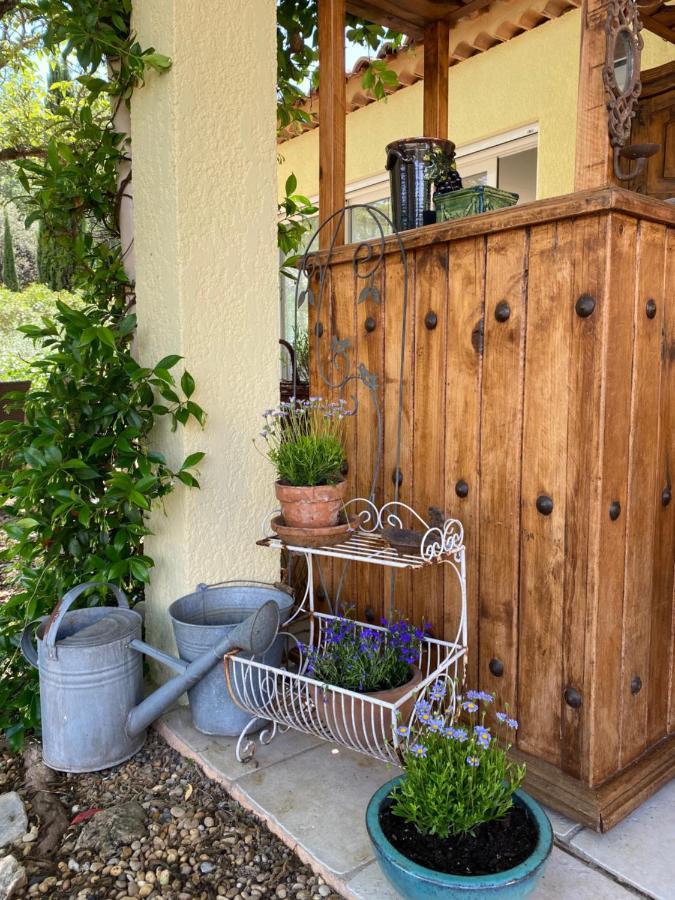 Bed and Breakfast L'Eveil En Provence Entrecasteaux Екстер'єр фото