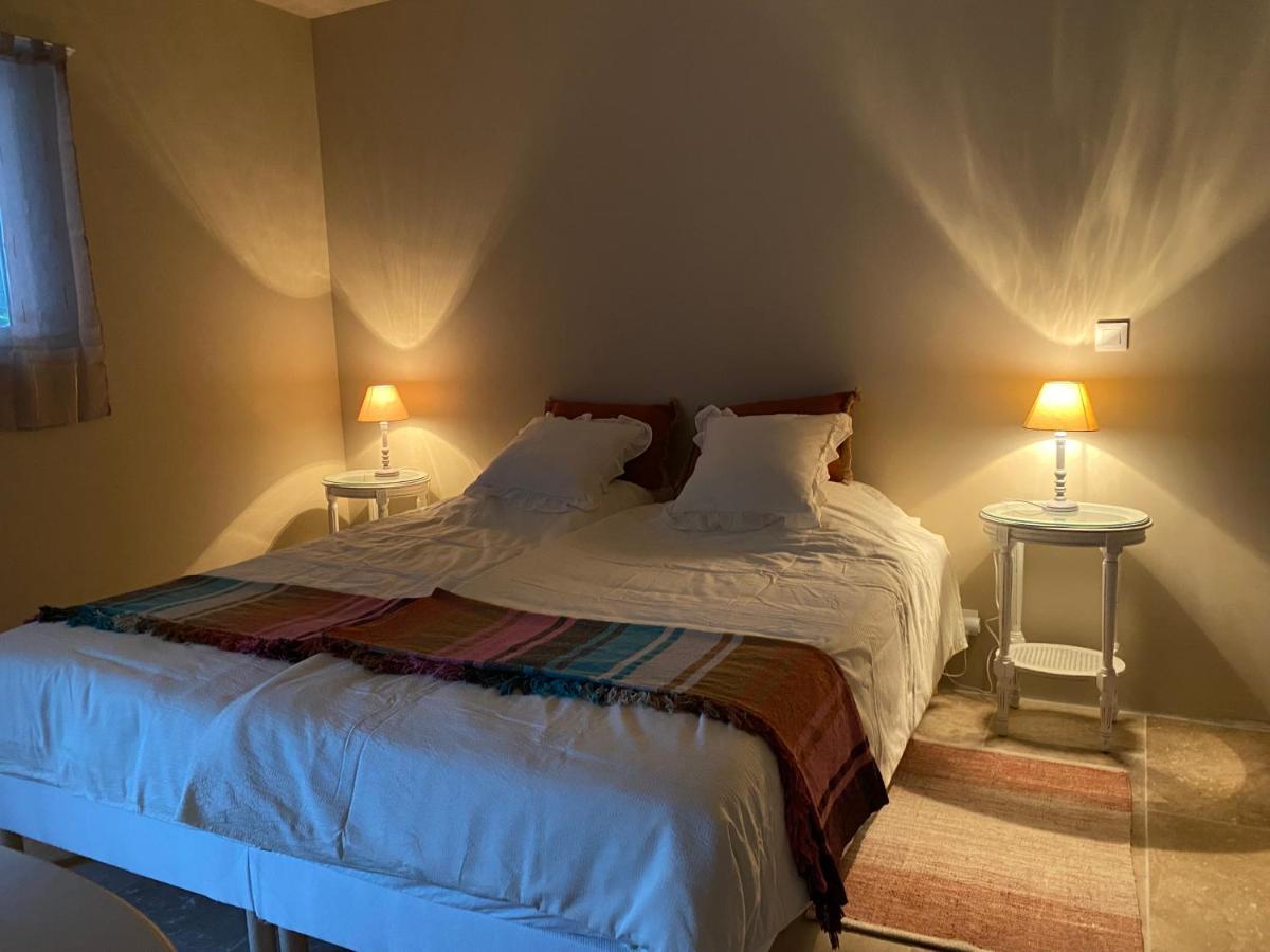 Bed and Breakfast L'Eveil En Provence Entrecasteaux Екстер'єр фото