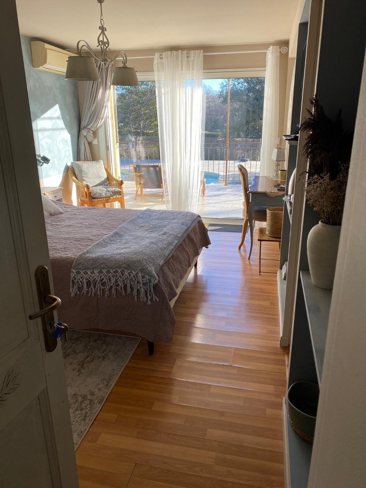 Bed and Breakfast L'Eveil En Provence Entrecasteaux Екстер'єр фото