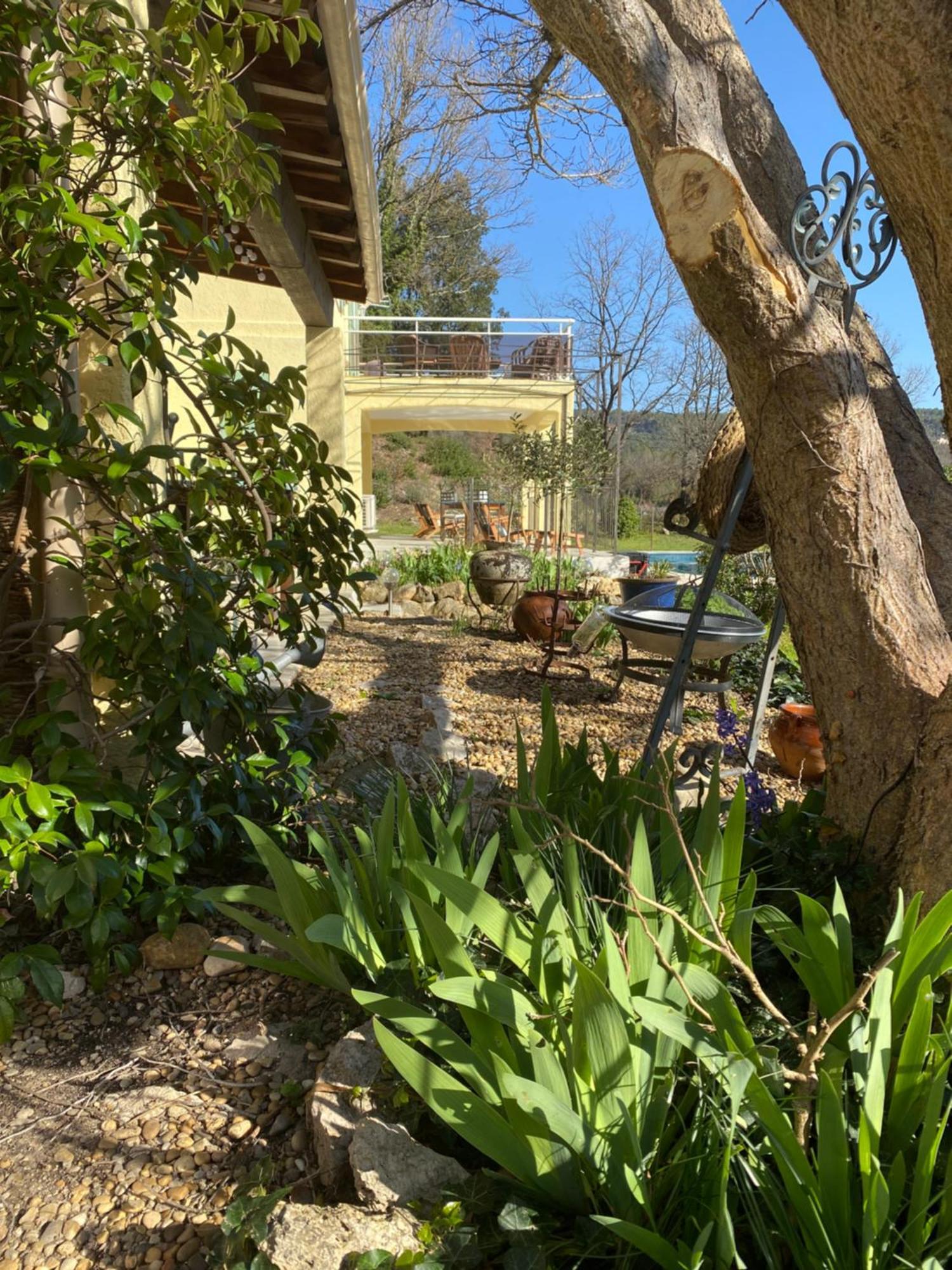 Bed and Breakfast L'Eveil En Provence Entrecasteaux Екстер'єр фото