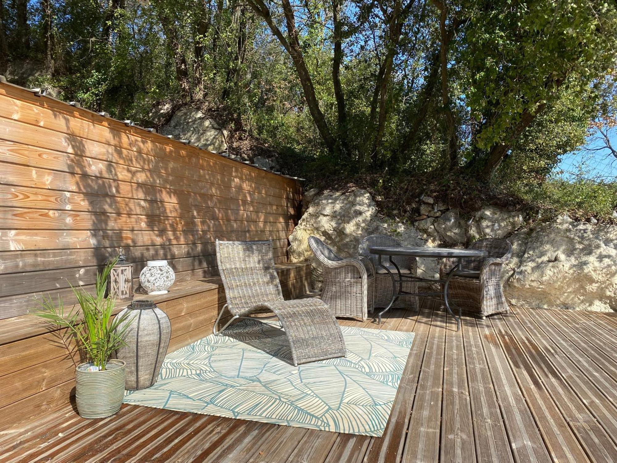 Bed and Breakfast L'Eveil En Provence Entrecasteaux Екстер'єр фото