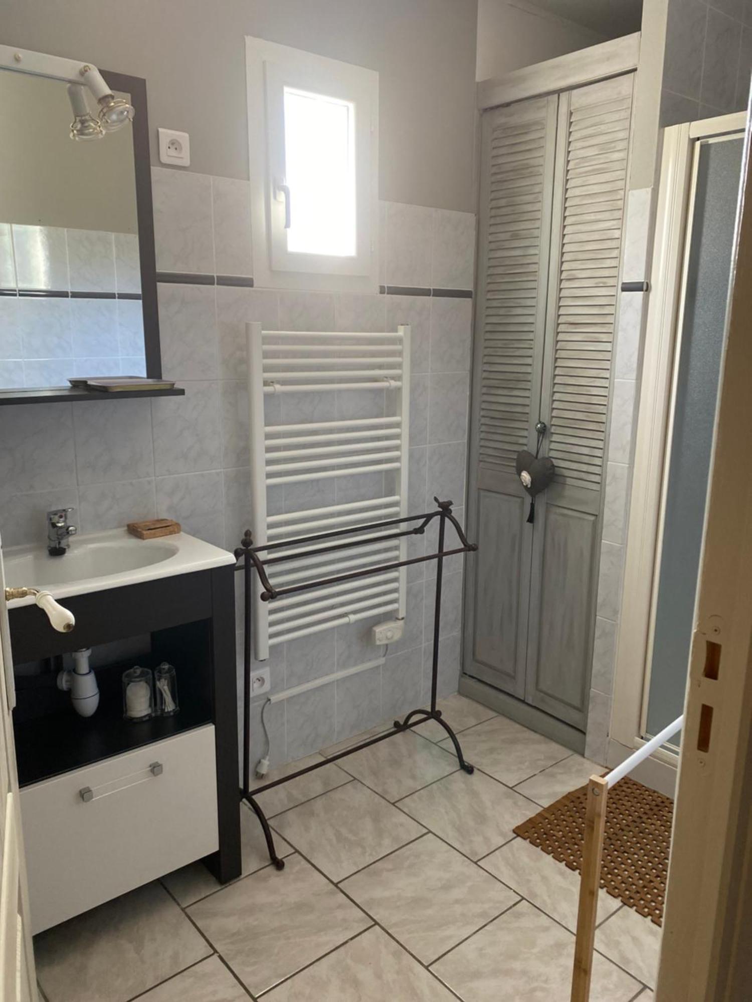 Bed and Breakfast L'Eveil En Provence Entrecasteaux Екстер'єр фото