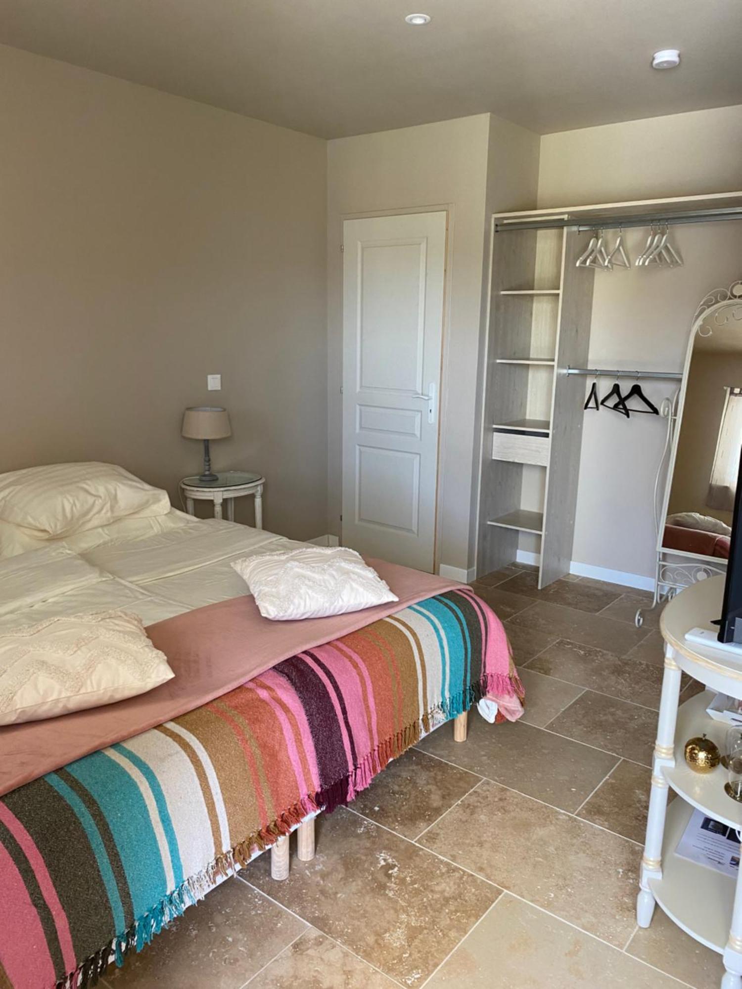 Bed and Breakfast L'Eveil En Provence Entrecasteaux Екстер'єр фото