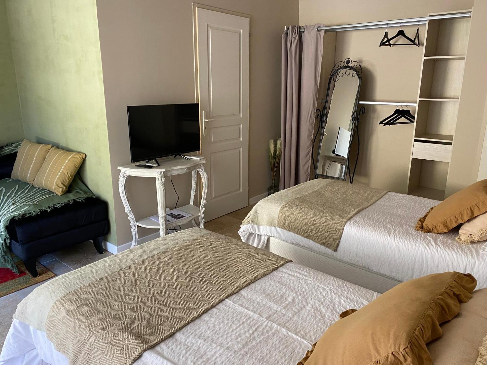 Bed and Breakfast L'Eveil En Provence Entrecasteaux Екстер'єр фото